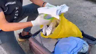 Yüksekova otobüsünde kıyafetlere gizlenmiş uyuşturucu operasyonu