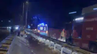 Düzce'de otomobil bariyerlere çarptı