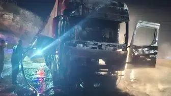 Hatay yolunda hareket halindeki TIR bir anda küle döndü