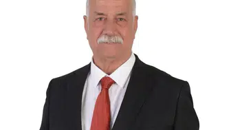 Menderes Belediye Meclisi’nde yaprak dökümü sürüyor