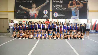 Eskişehirli minikler spor salonunda şampiyonluk yolunda ter döküyor