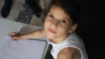 4 yıldır sessiz dünyada yaşayan Ayşegül, sesini aramaya devam ediyor