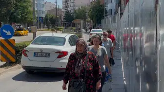 Eskişehir’de yayalar inşaat yüzünden trafiğin içine itiliyor
