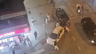 Şirinevler sokaklarında bıçaklı kavga kamerada