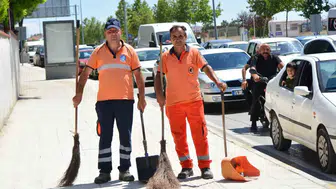 Çorum sokaklarında temizlik işçilerinden örnek yardımlaşma