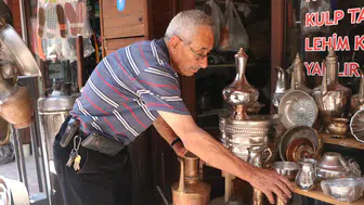 Bolu'nun son kalay ustası mesleğinin bittiğini söylüyor