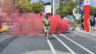 Düzce 30 Ağustos coşkusuna sahne oldu: Komandoların gösterisi nefes kesti