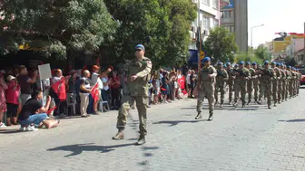 Burhaniye sokaklarında 30 Ağustos gururu: Zaferin 104. yılı büyük bir coşkuyla kutlandı