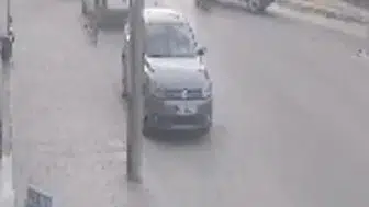 Sakarya’da motosikletli sürücünün kaza anı kameraya yansıdı
