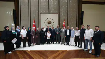 Erdoğan okul saldırısında hayatını kaybeden öğrencilerin aileleriyle buluştu
