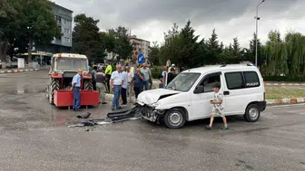 Samsun Kavak'ta trafik kazası ucuz atlatıldı