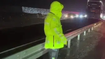 Sakaltutan Geçidi'nde korku dolu anlar Çamur deryasına dönen yolda mahsur kaldılar