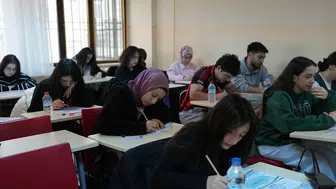 Denizli'de Ücretsiz Eğitimle Üniversite Kapısı Aralandı 63 Genç Hayallerine Kavuştu
