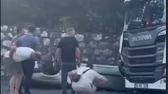 Düzce'de fındık yüklü TIR otomobili ezdi Bir kişi hayatını kaybetti