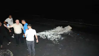 Sahile vuran çuvallar panik yarattı Samsun'da ekipler seferber oldu