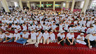 Erzurum’da cami bahçesi çocuk şenliğine dönüştü