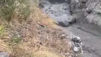 Pülümür yollarında toprak kayması paniği