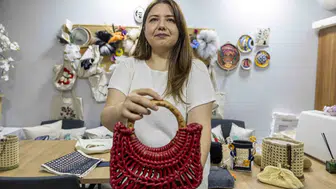 Mersinli Zeliha el emeği çantalarla kendi işinin patronu oldu