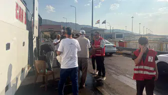 Sınırda mahsur kalan Filistin konvoyuna Kızılay’dan destek
