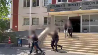 Sur’da el bombası taşıyan 4 kişi polisten kaçamadı Tutuklandılar