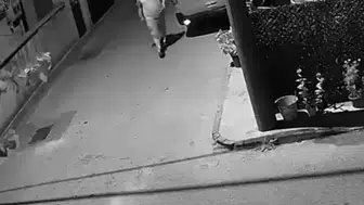 Sokak ortasında boşanma aşamasındaki eşini vurdu, kamera her anı kaydetti