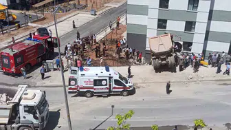 Malatya’da hafriyat kamyonu eve daldı
