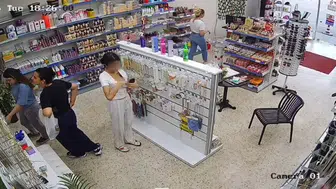 Adana'da müşteri kılığında gelen genç kız dükkanı soydu
