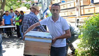 Antalya’da arıcılara 221 kovan desteği verildi