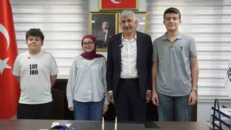 Kahta’nın gururu olan başarılı öğrenciler belediyede ağırlandı