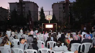 İnegöl'de geleneksel gölge oyunu çocuklarla buluştu