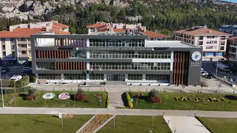 Milas Güllük'te kanalizasyon hattı tıkandı