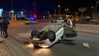 Kayseri'de kamyonla otomobil çarpıştı Araç ters döndü