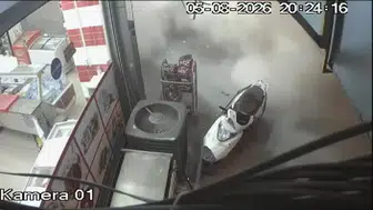 Bahçelievler’de kolonları çatlayan bina göz göre göre çöktü