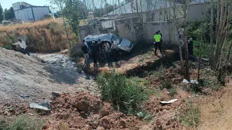 Erciş yolunda kamyonet kazası 4 kişiyi hastanelik etti