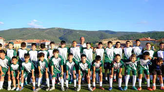 Akdağmadeni'nde 60 genç futbolcuya belediyeden tam donanım