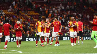 Galatasaray taraftarı önünde sürpriz puan kaybıyla başladı