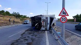 Kayseri'de tır kazası trafiği kilitledi