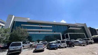 Van'da 400 milyon liralık otopark enkazı