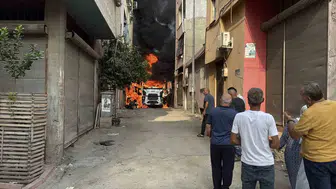 Adana'da çay molası veren ekiplerin aracı mahalleyi ateşe verdi