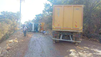 Bilecik'te maden yolu üzerinde iki kamyon çarpıştı