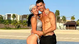 Ronaldo ve Georgina ev salonunda dünyaevine girdi