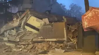 Bahçelievler’de boş bina büyük bir gürültüyle çöktü