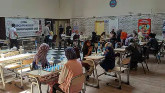 Çaldıranlı çocuklar Kur’an kursunda hamleleri yarıştırdı