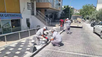 Kuşadası yollarını yenileyerek konforu artırıyor