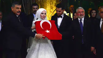 Çorum’daki düğünde nikah şahidi oldu Bakan Çiftçi’den genç çifte ‘üç çocuk’ mesajı