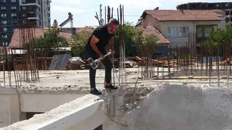 Müteahhit kendi binasını ihbar etti