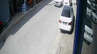 Konya’da lüks araçlı hırsızlar minibüsteki 1 milyon lirayı saniyeler içinde çaldı