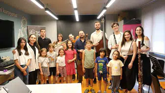Köydeki çocuklara klasik müzik eğitimi