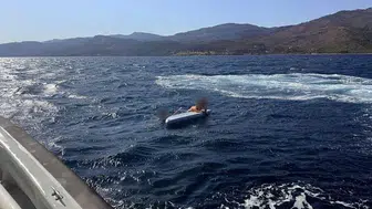 Çanakkale’de rüzgara kapılan iki sörfçü denizde mahsur kaldı