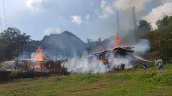Şavşat'ta yangın iki evi küle çevirdi